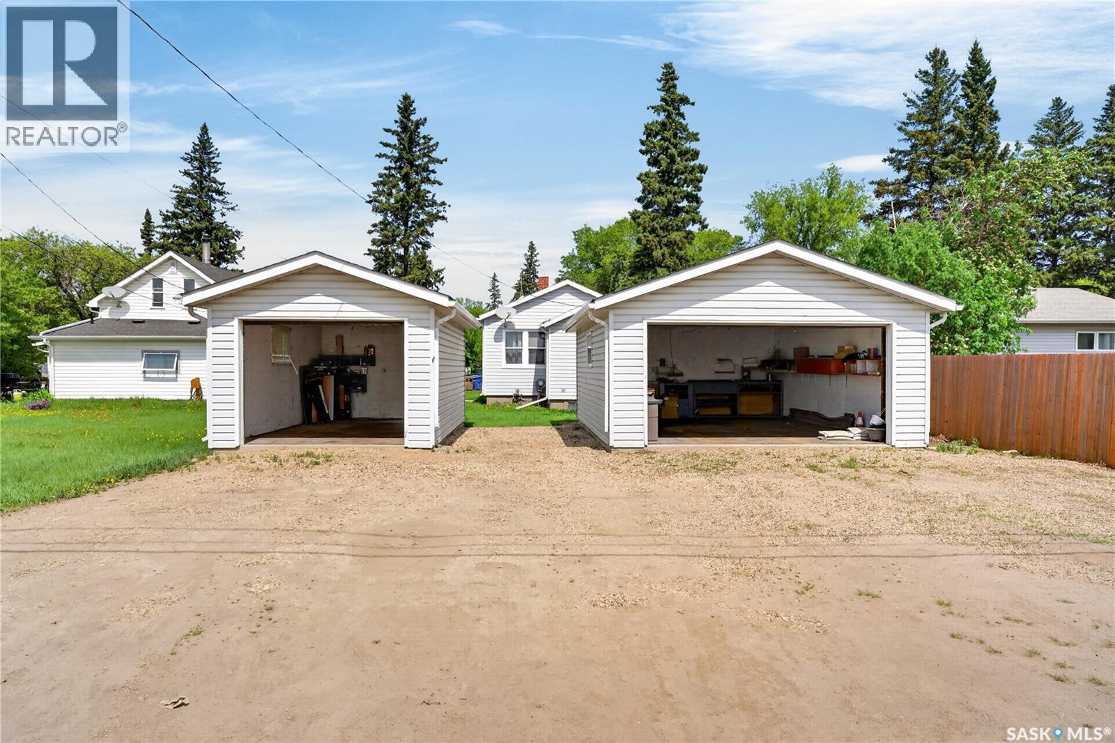 305 Burrows AVENUE W - 6