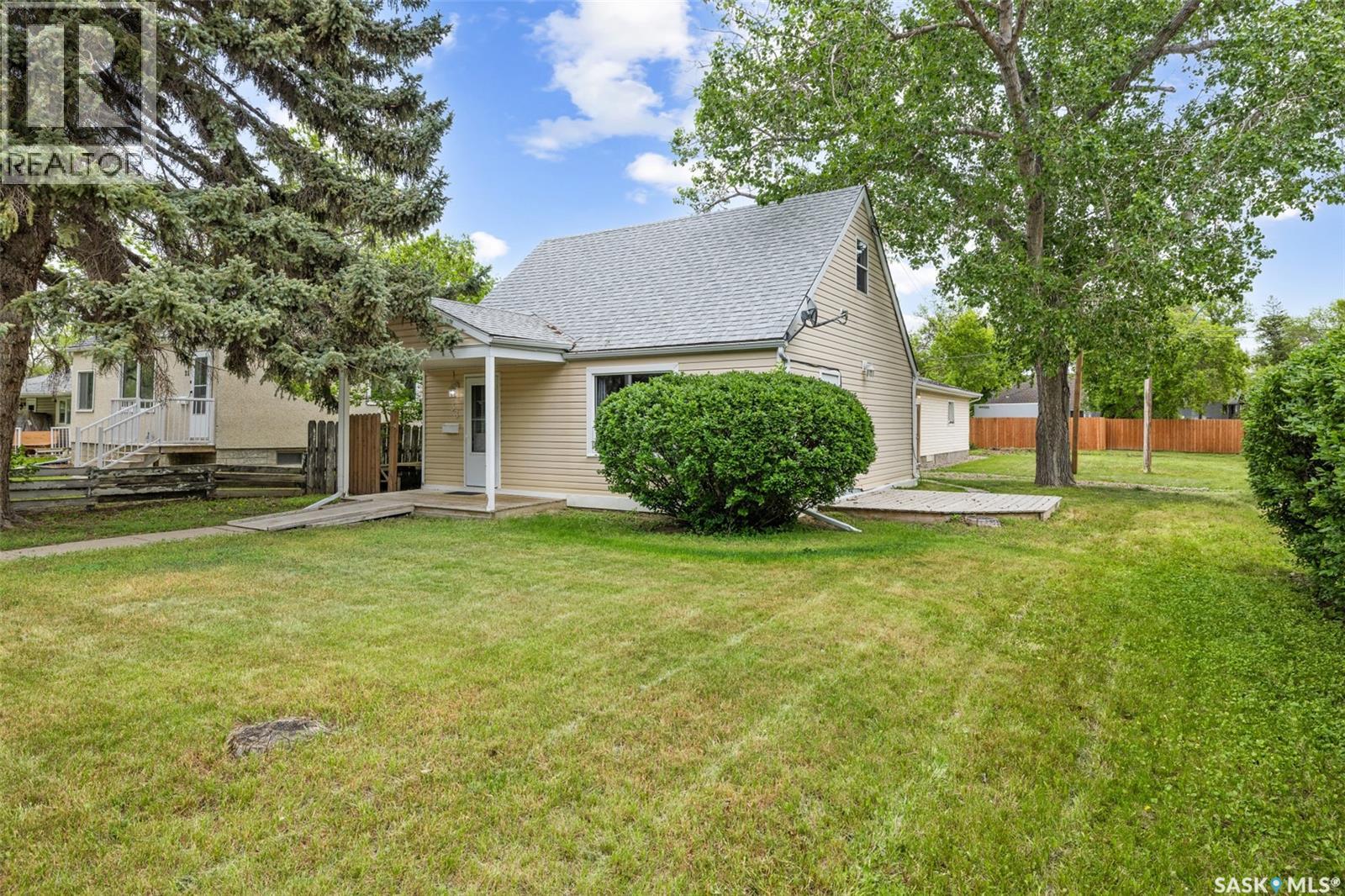 33 Merritt CRESCENT - 2