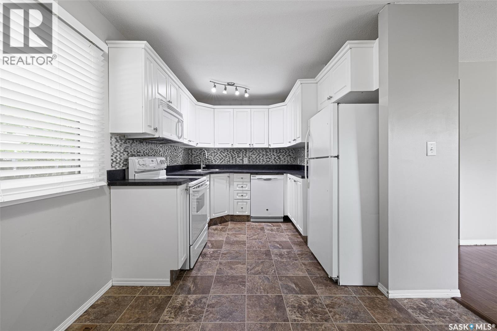 33 Merritt CRESCENT - 6