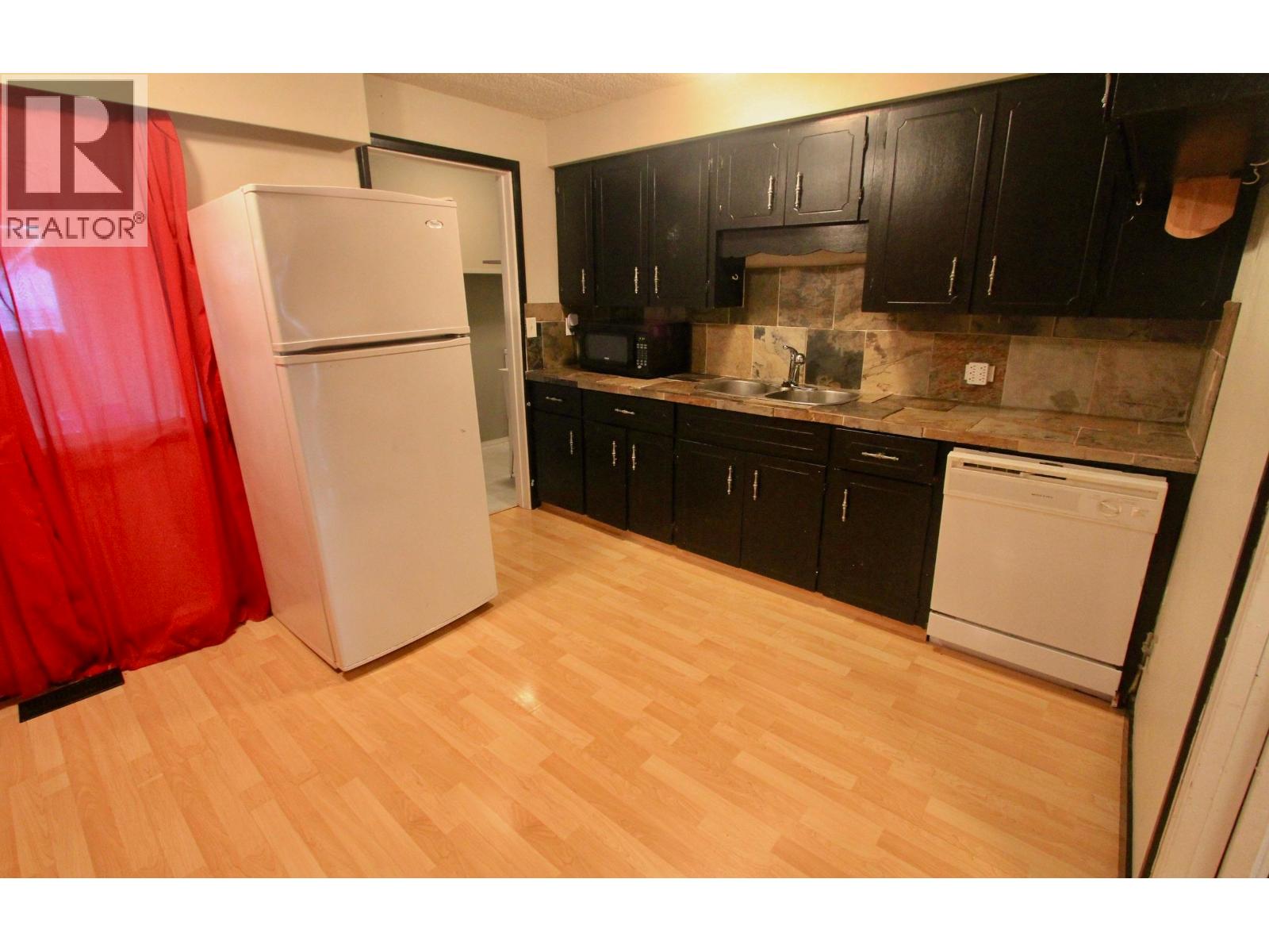 11 Bed, 7 Bath Multi-Family for Sale in Richmond – 4751 – 4771 STEVESTON HIGHWAY, Richmond - Image 19