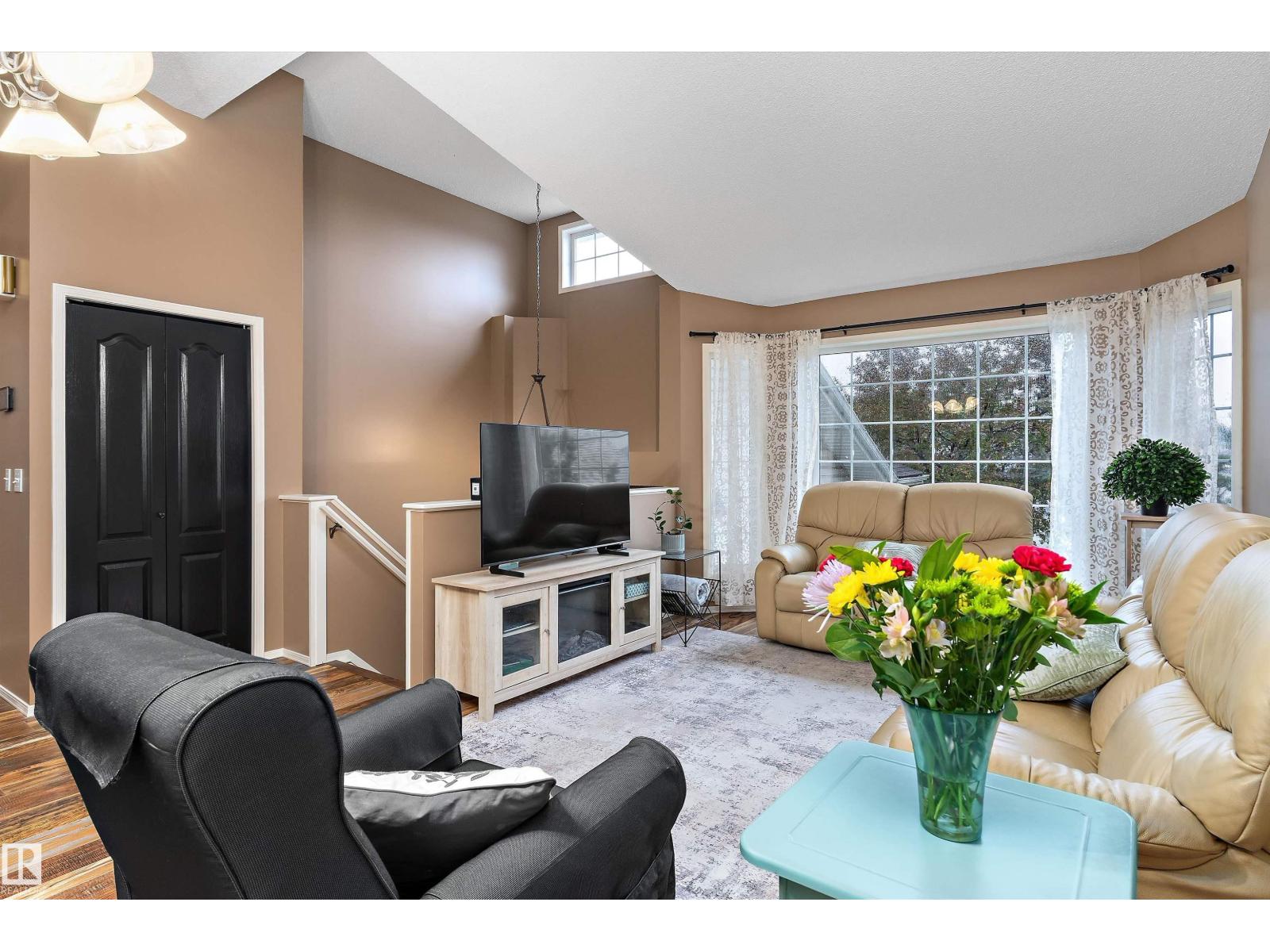 12811 161 AV NW - 10