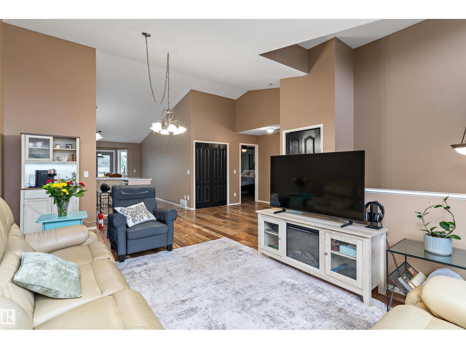 12811 161 AV NW - 12