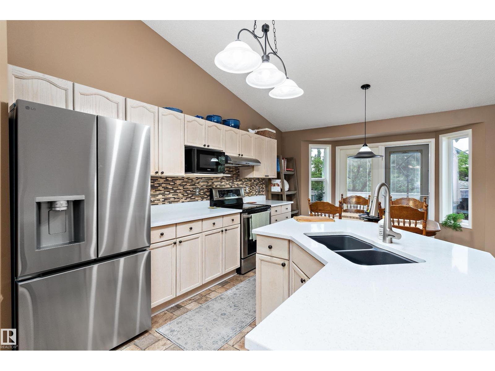 12811 161 AV NW - 6