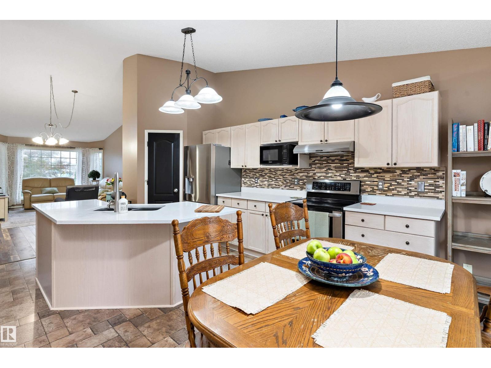 12811 161 AV NW - 8