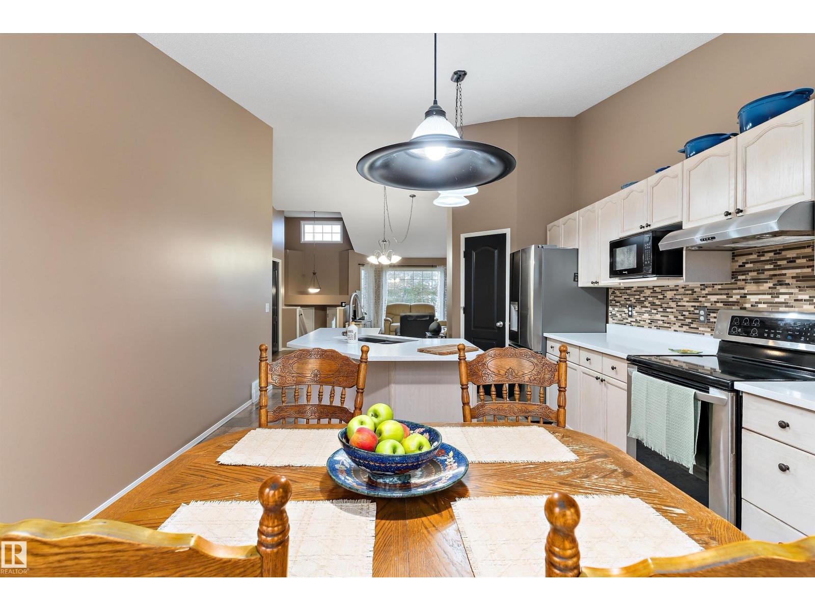 12811 161 AV NW - 9