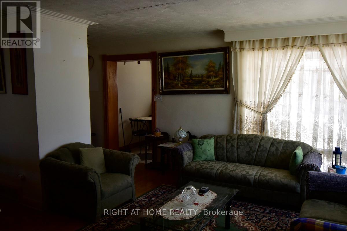 2436 ISLINGTON AVENUE - 6