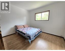 Bedroom 3 - 1355 7th Avenue, Valemount, BC V0E2Z0 Photo 6
