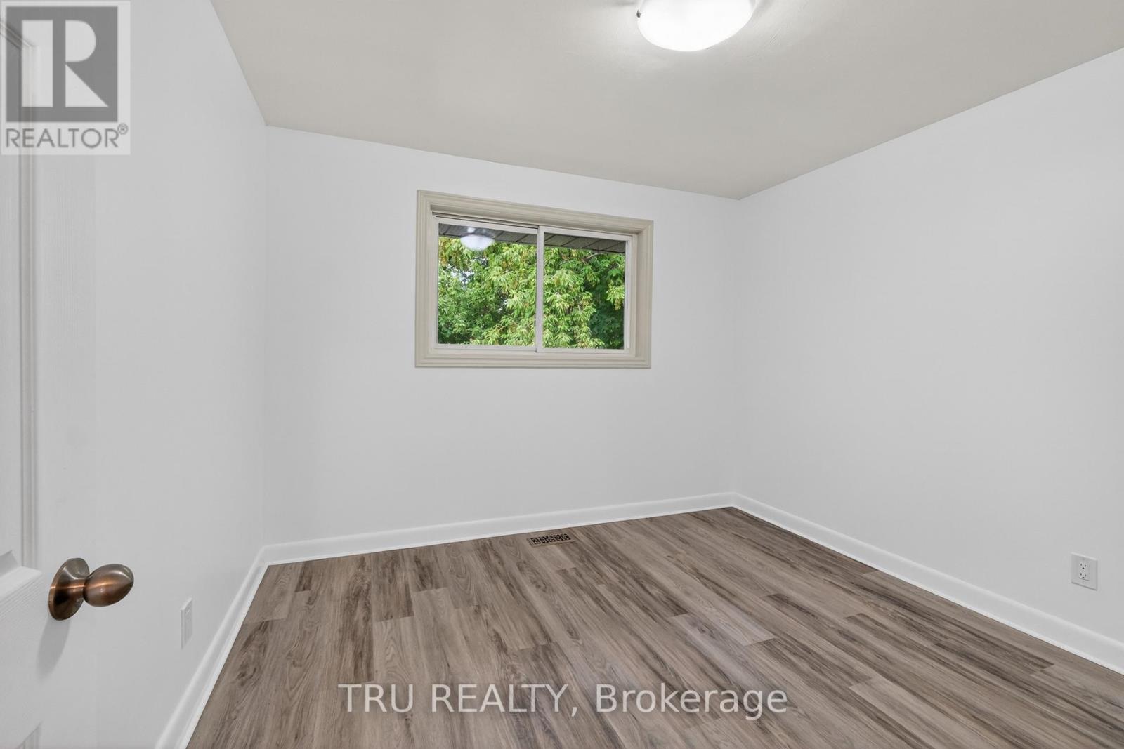 3 Bed, 1 Bath House for Rent in Ottawa – A – 1889 RUSSELL ROAD, Ottawa – MLS# X13237584 - Image 4