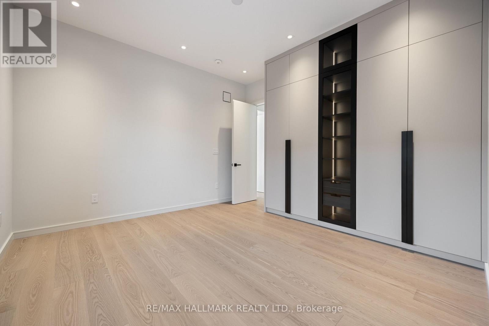 652 BEDFORD PARK AVENUE - 35