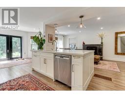 204 Crossland Gate, Newmarket, ON L3X1A8 Photo 14