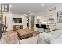 204 Crossland Gate, Newmarket, ON L3X1A8 Photo 18