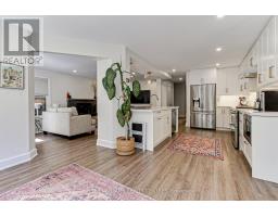 204 Crossland Gate, Newmarket, ON L3X1A8 Photo 15