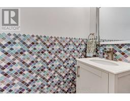 204 Crossland Gate, Newmarket, ON L3X1A8 Photo 19