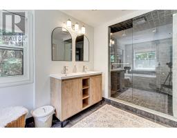 204 Crossland Gate, Newmarket, ON L3X1A8 Photo 26