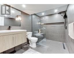 204 Crossland Gate, Newmarket, ON L3X1A8 Photo 38