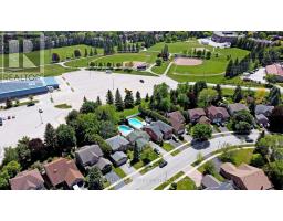 204 Crossland Gate, Newmarket, ON L3X1A8 Photo 44