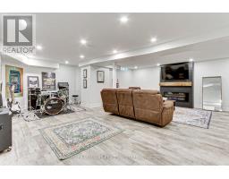 204 Crossland Gate, Newmarket, ON L3X1A8 Photo 36