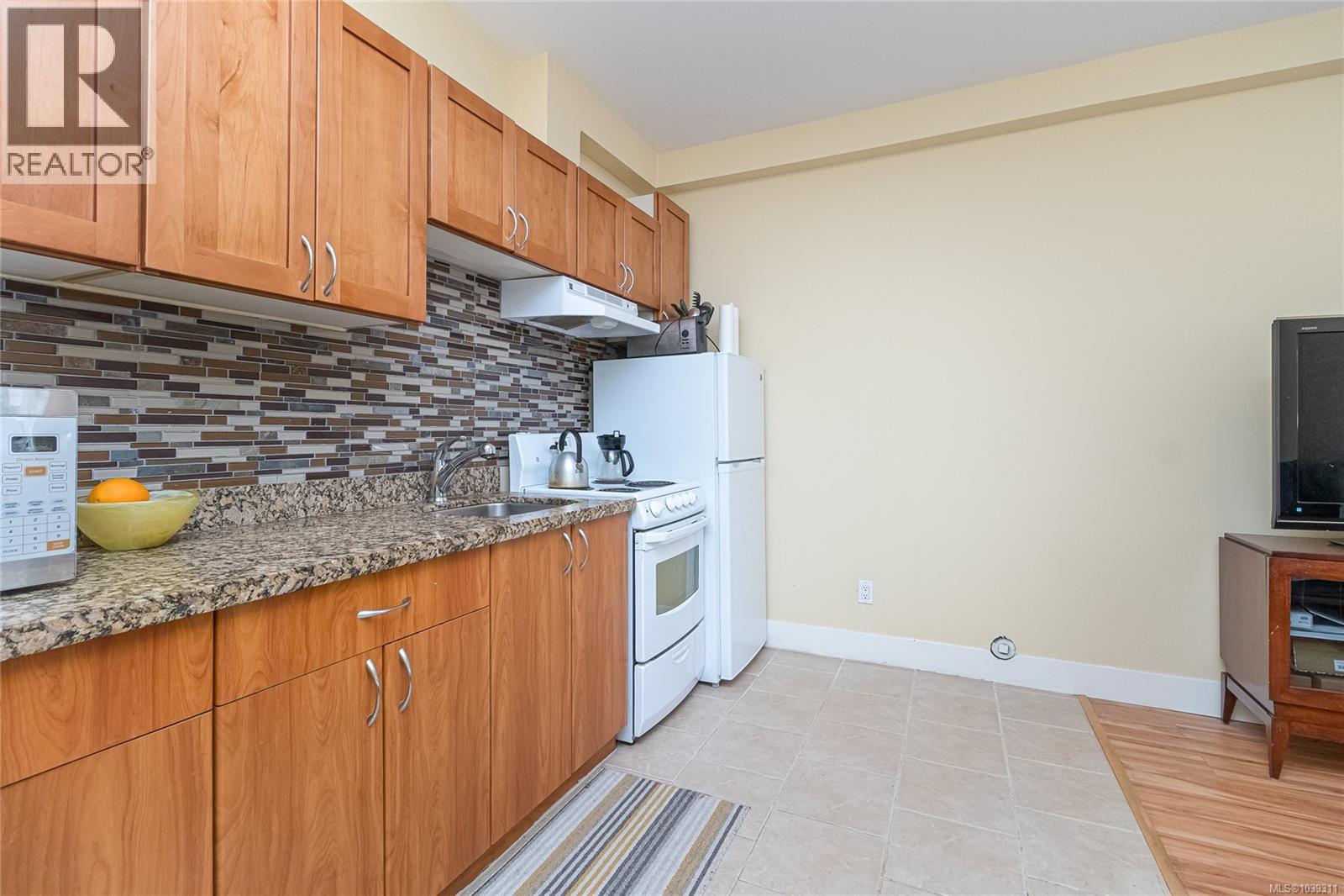 555 Leaside Ave - 30