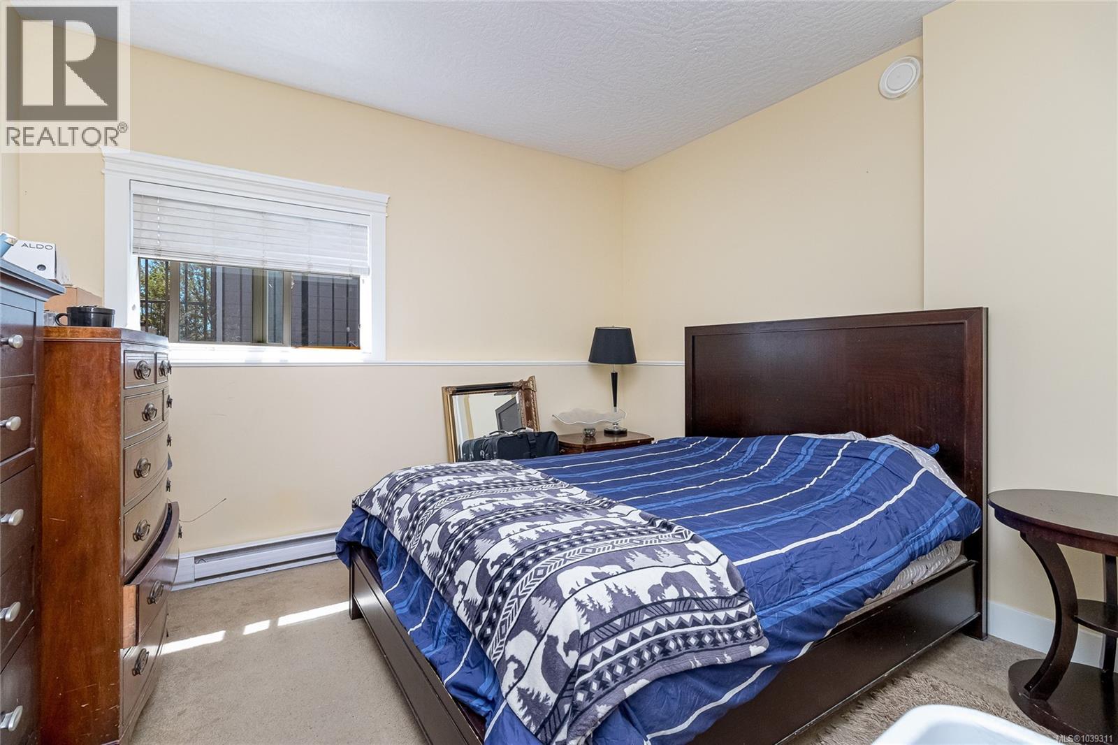 555 Leaside Ave - 31