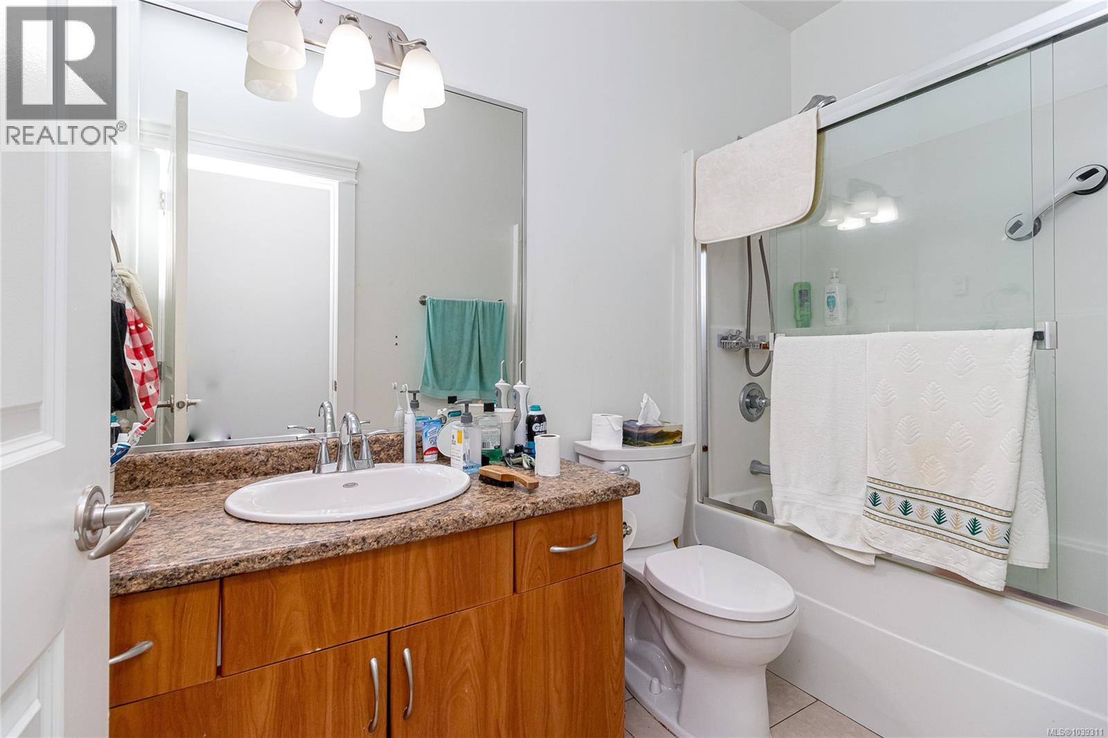 555 Leaside Ave, Saanich