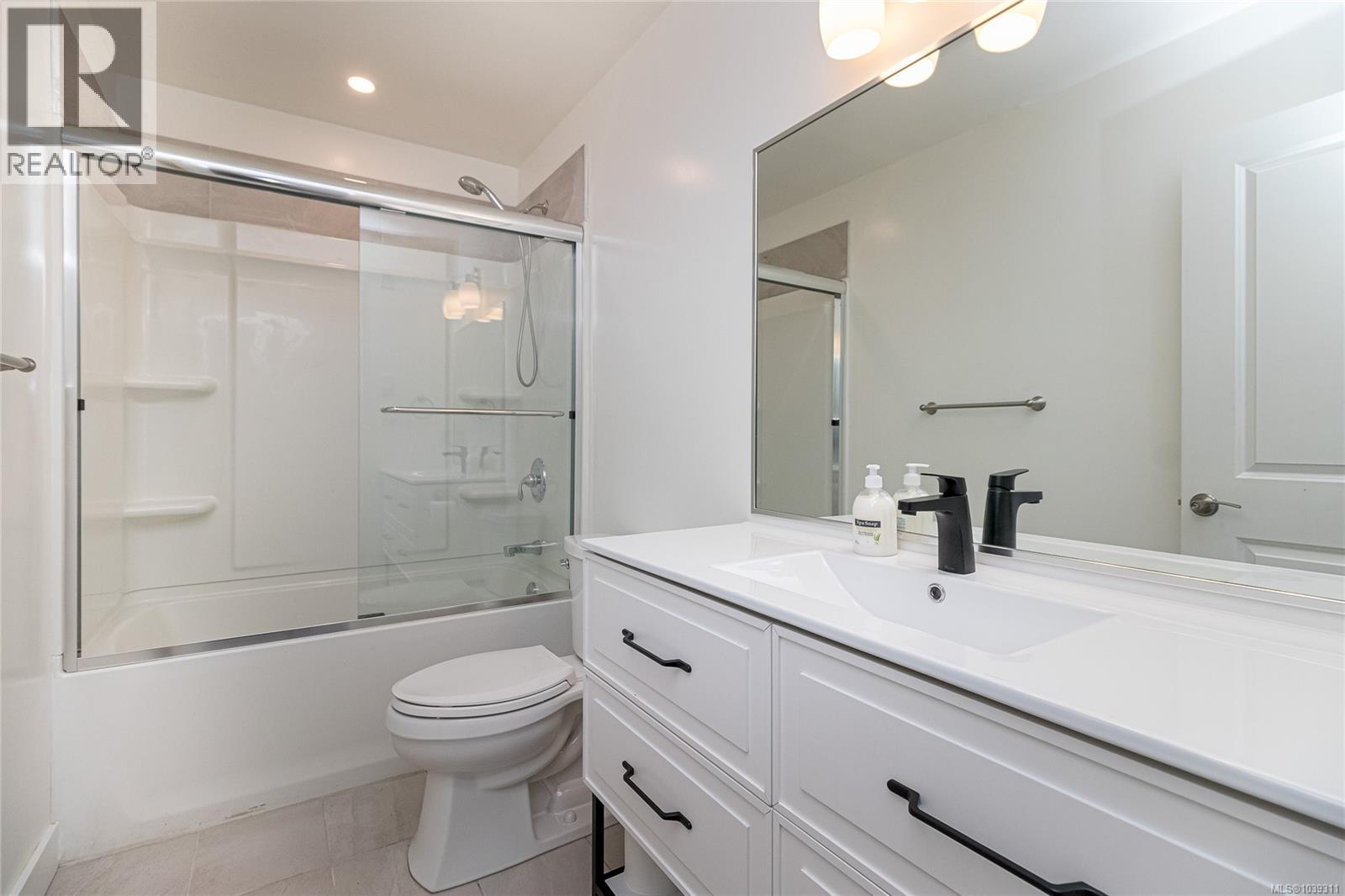 555 Leaside Ave, Saanich