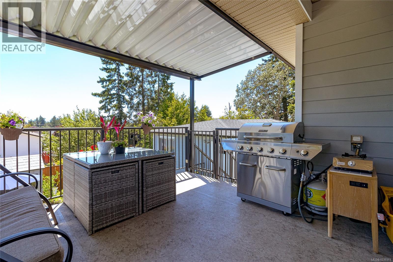 555 Leaside Ave, Saanich