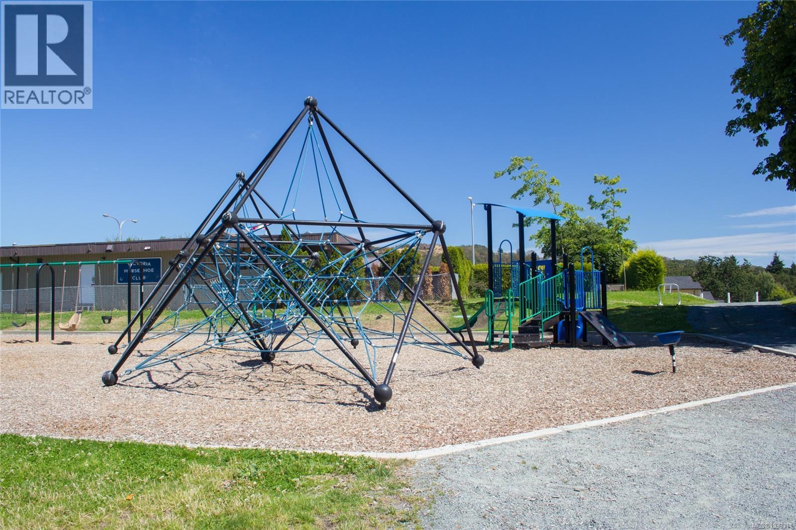 555 Leaside Ave, Saanich