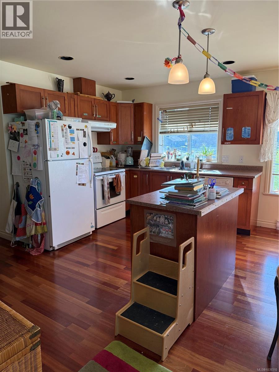 #15 1182 Colville Rd - 14