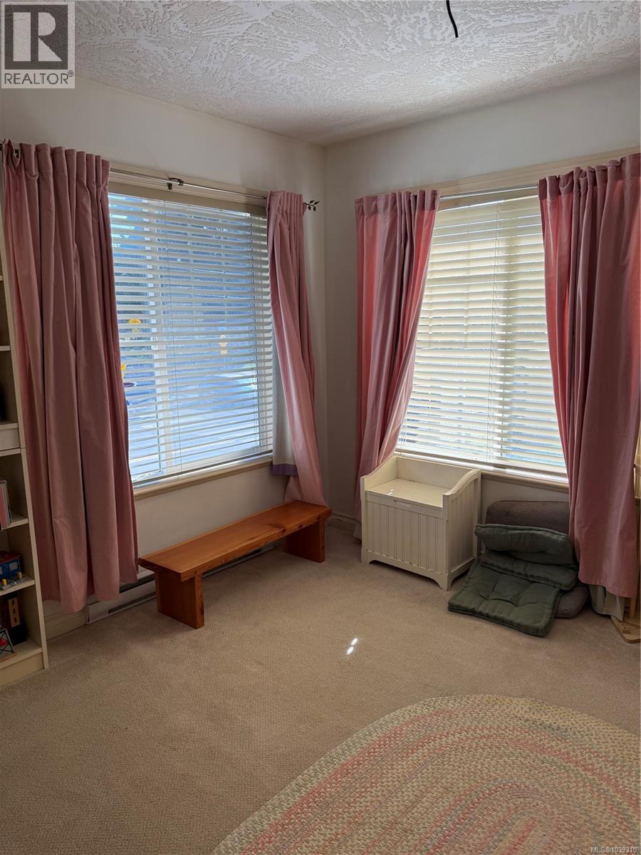 15 1182 Colville Road, Esquimalt