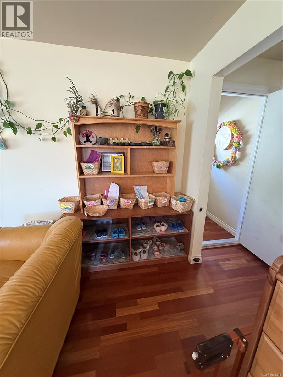 #15 1182 Colville Rd - 19