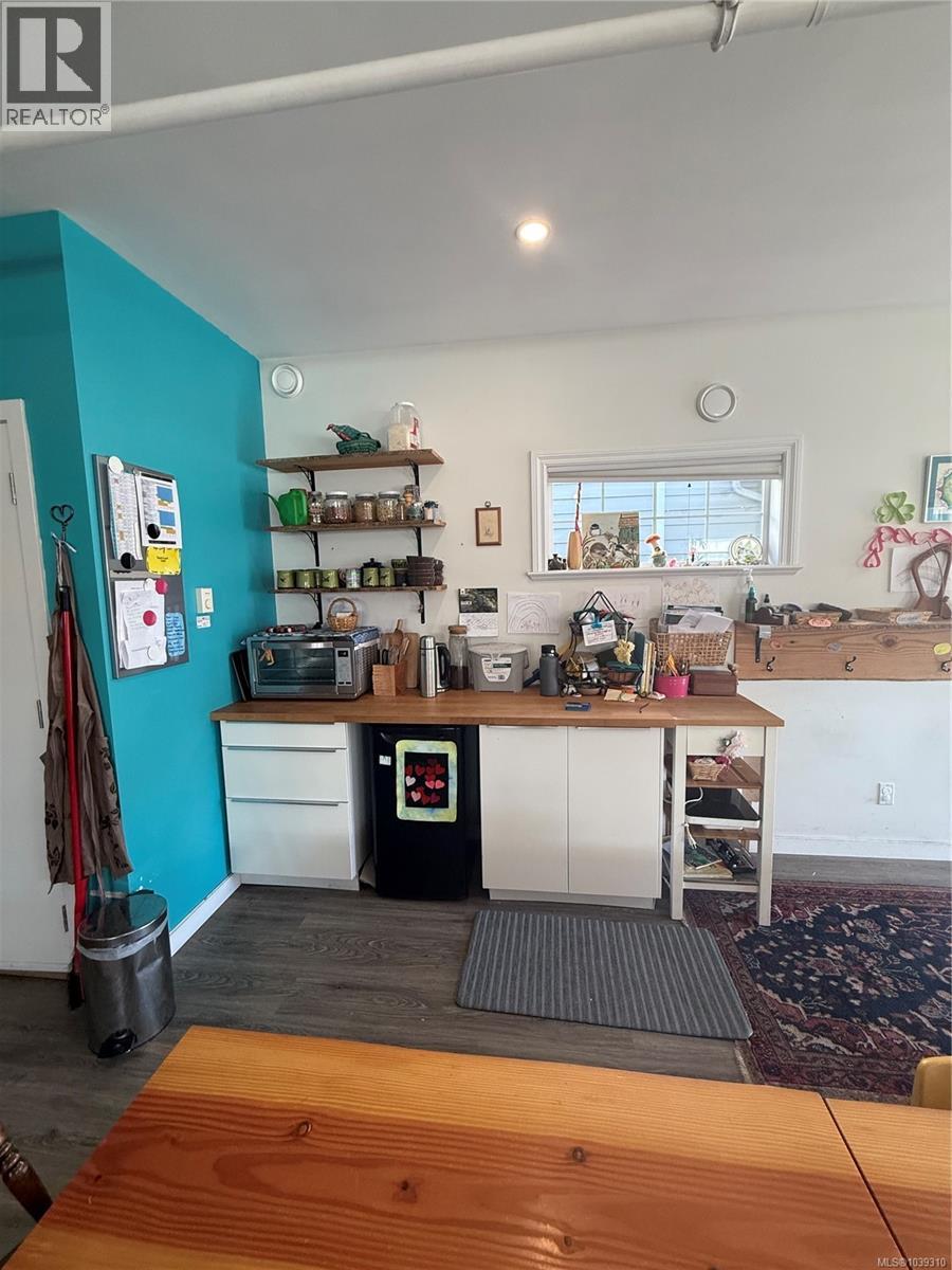 15 1182 Colville Road, Esquimalt