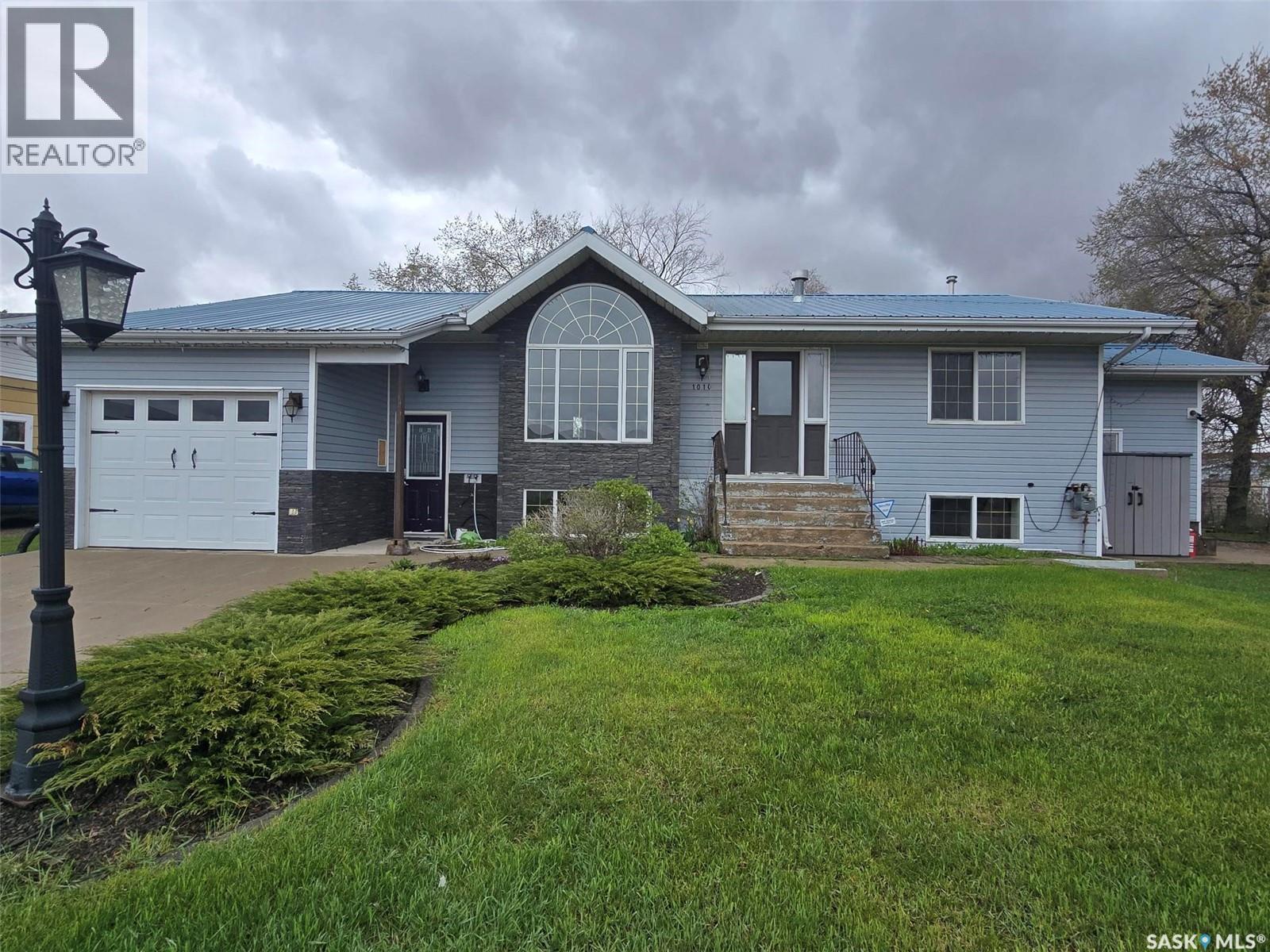 1010 Desmond STREET - 1