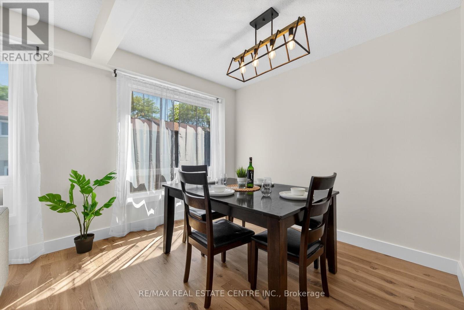 #32 15 DERBY STREET - 13