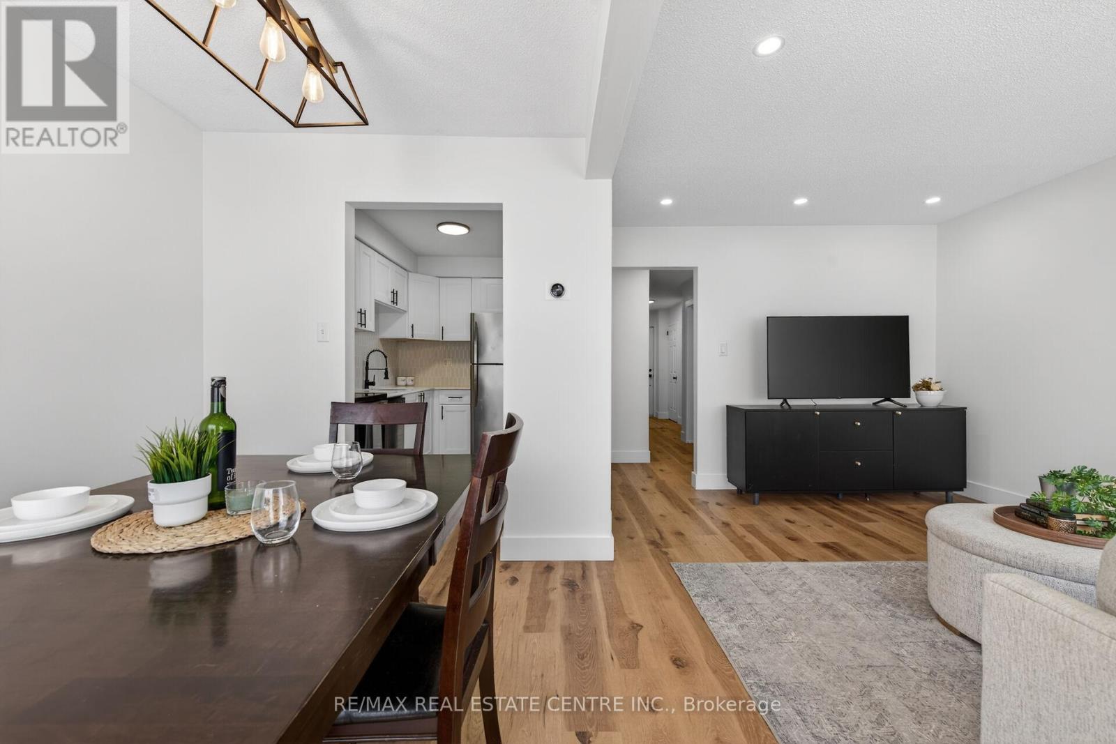 #32 15 DERBY STREET - 15