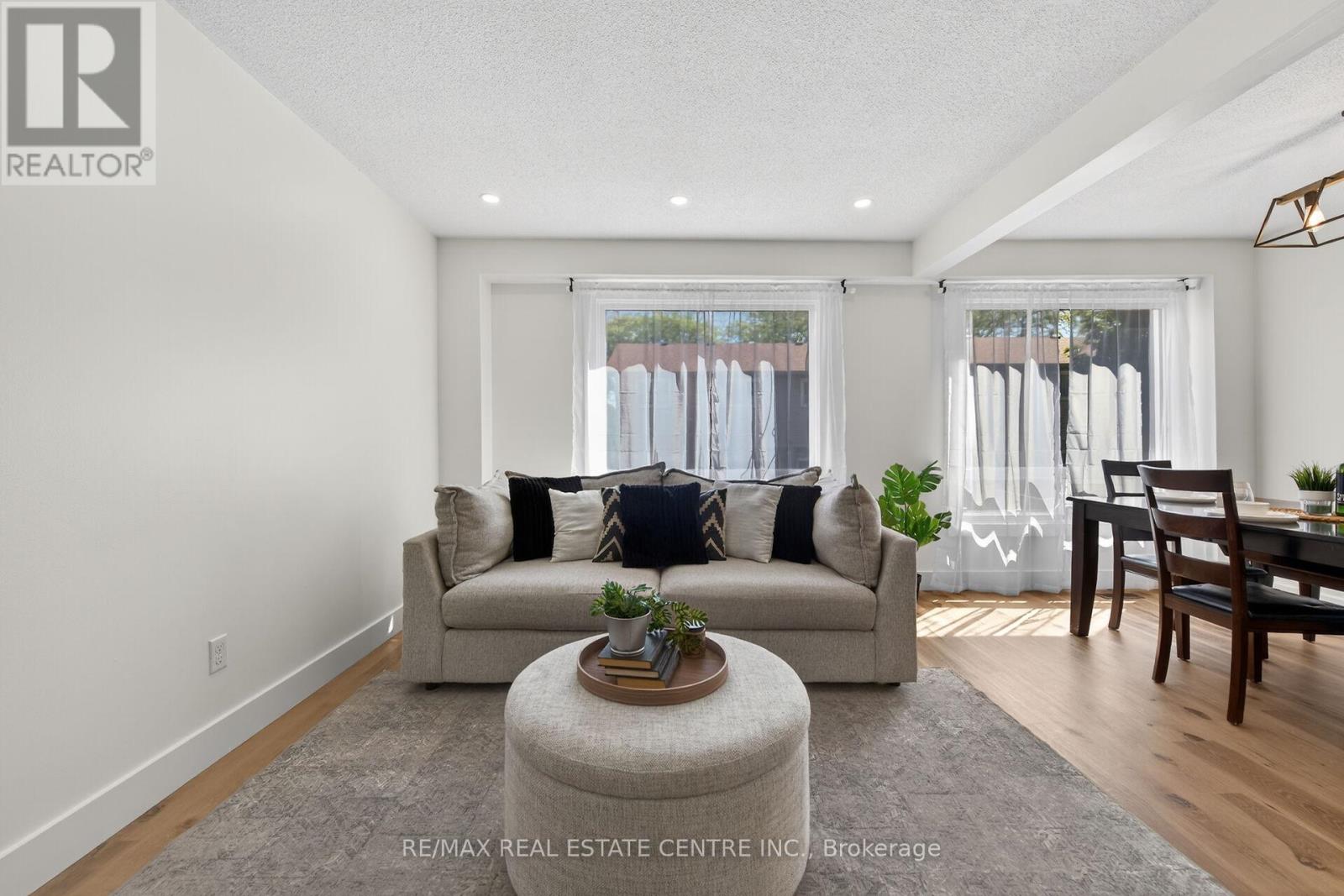 #32 15 DERBY STREET - 21