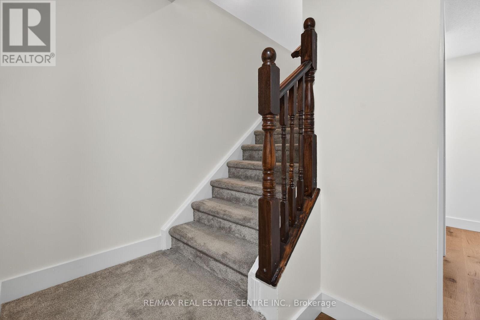 #32 15 DERBY STREET - 22