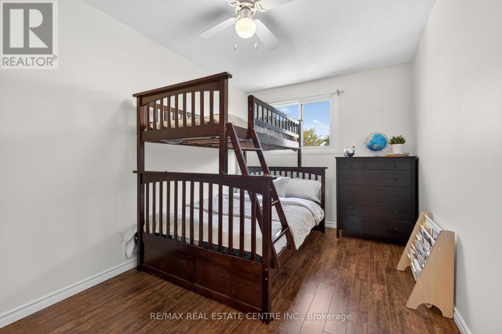 #32 15 DERBY STREET - 32