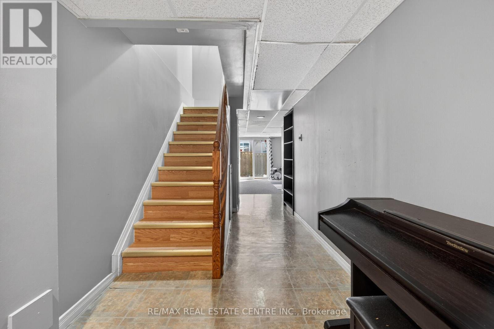 #32 15 DERBY STREET - 36