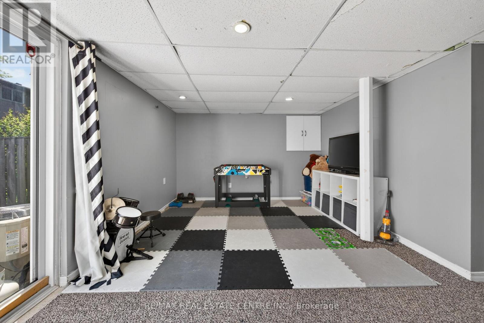 #32 15 DERBY STREET - 38