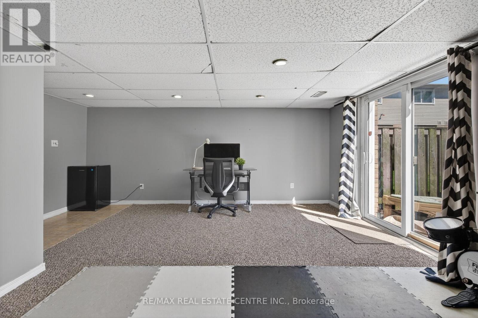 #32 15 DERBY STREET - 41