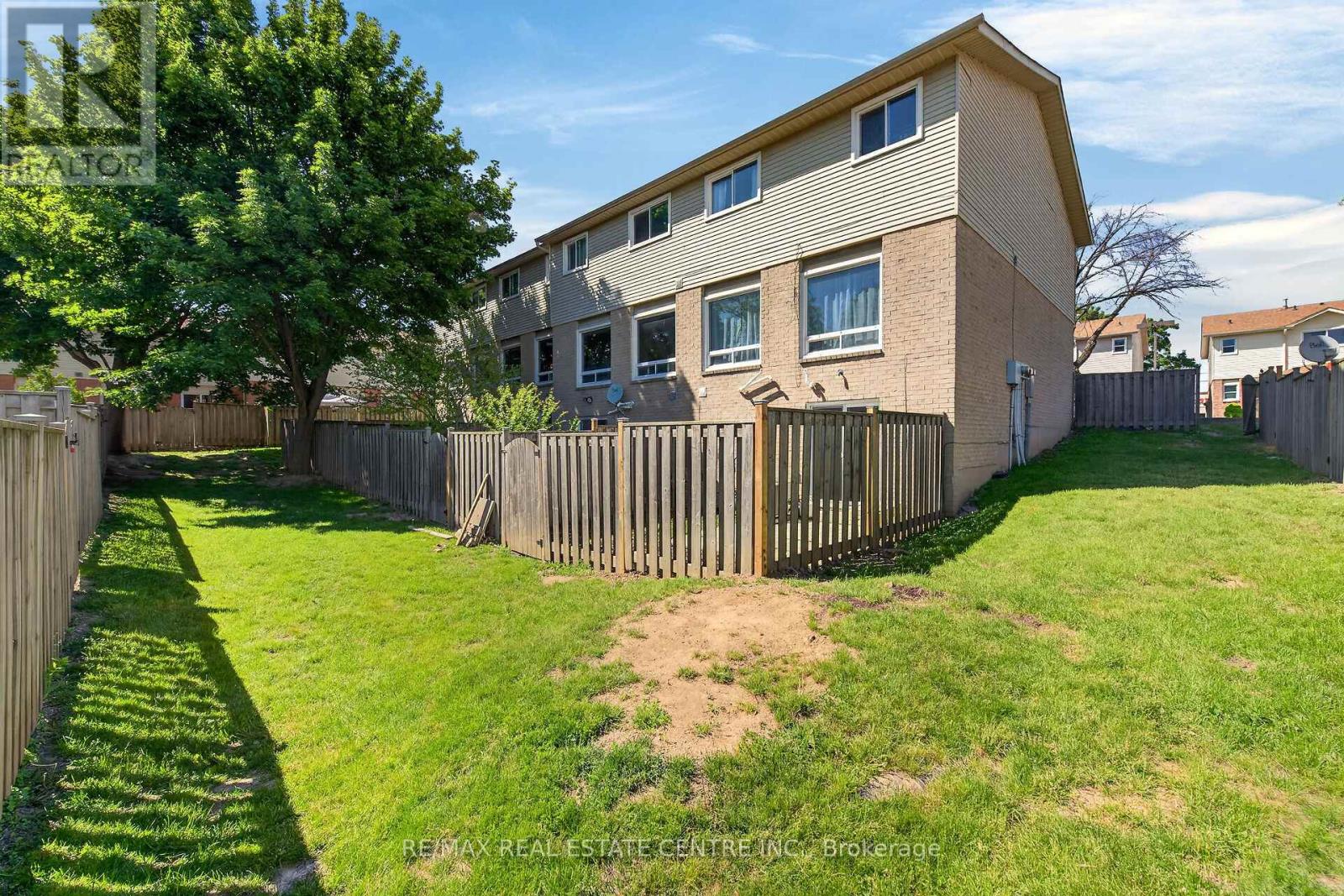 #32 15 DERBY STREET - 46