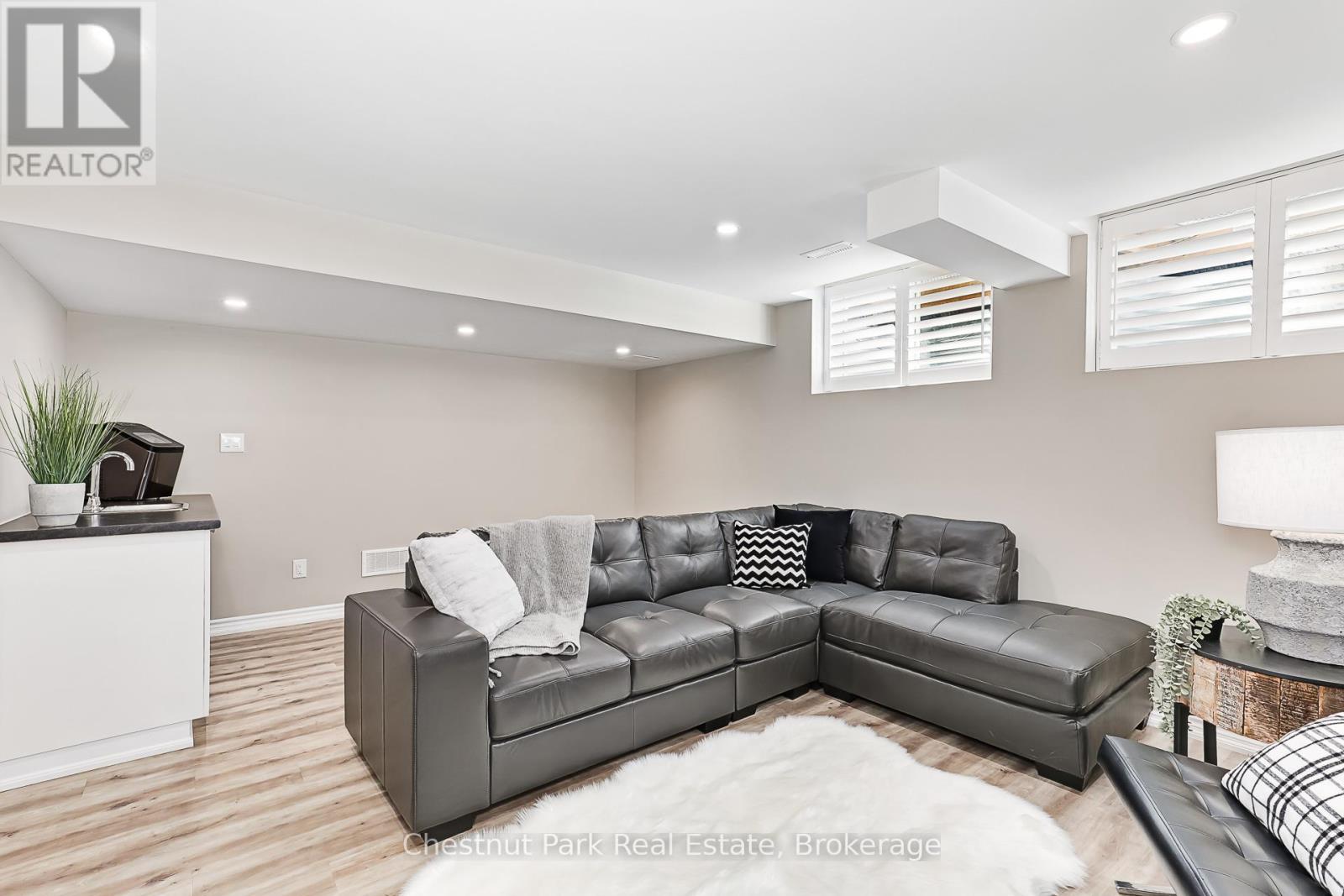 18 GREGORY AVENUE - 28