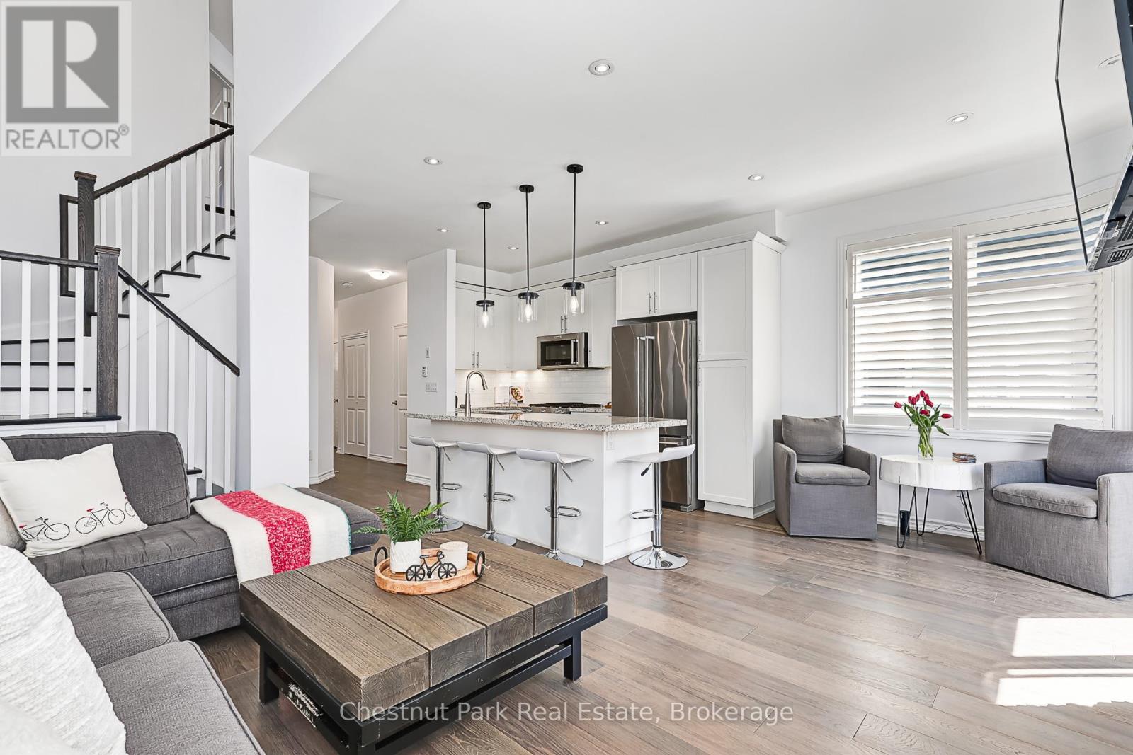 18 GREGORY AVENUE - 12