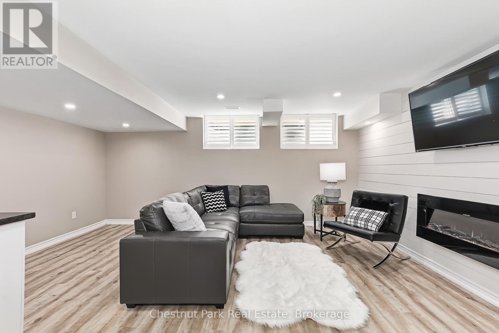 18 GREGORY AVENUE - 27