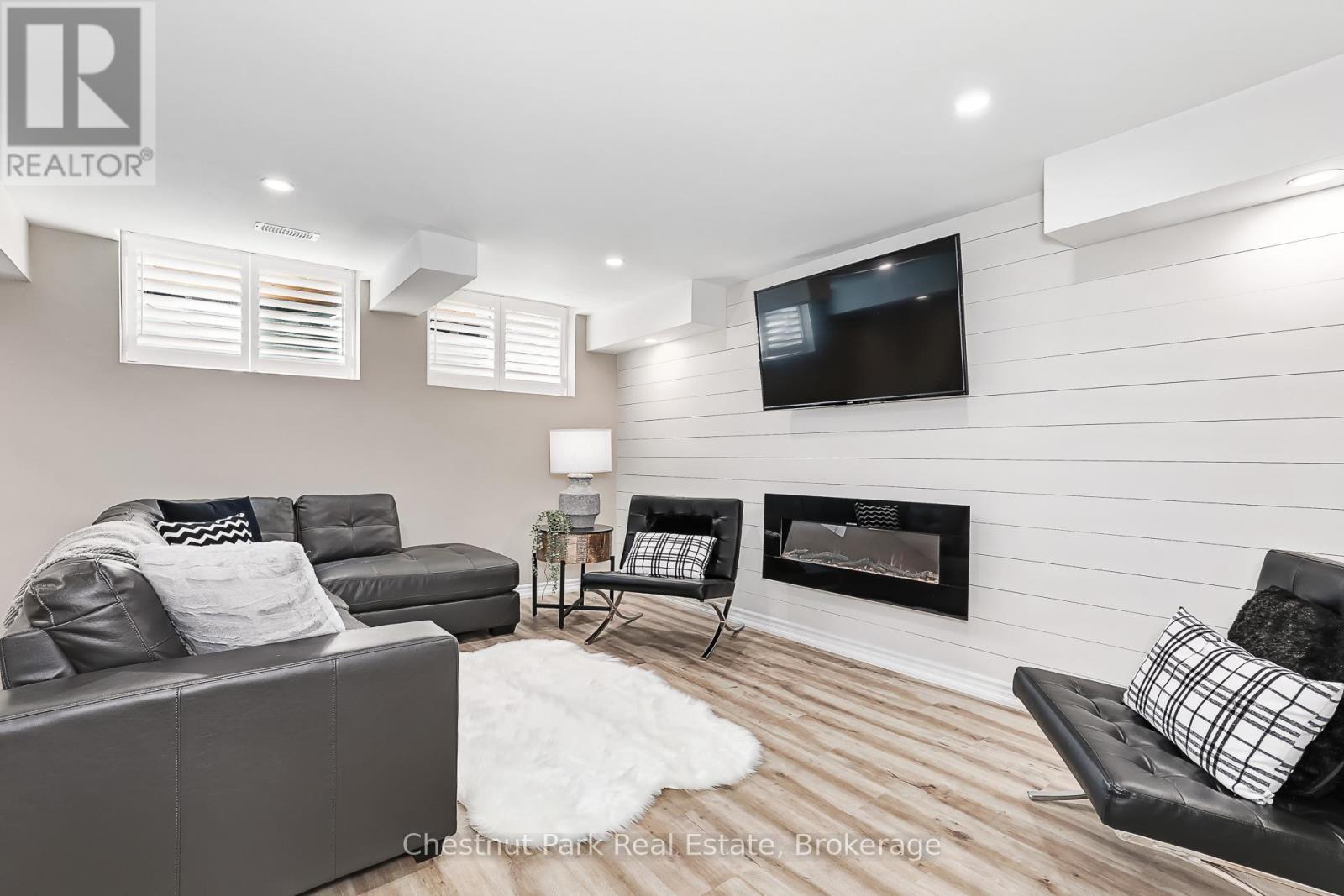 18 GREGORY AVENUE - 26