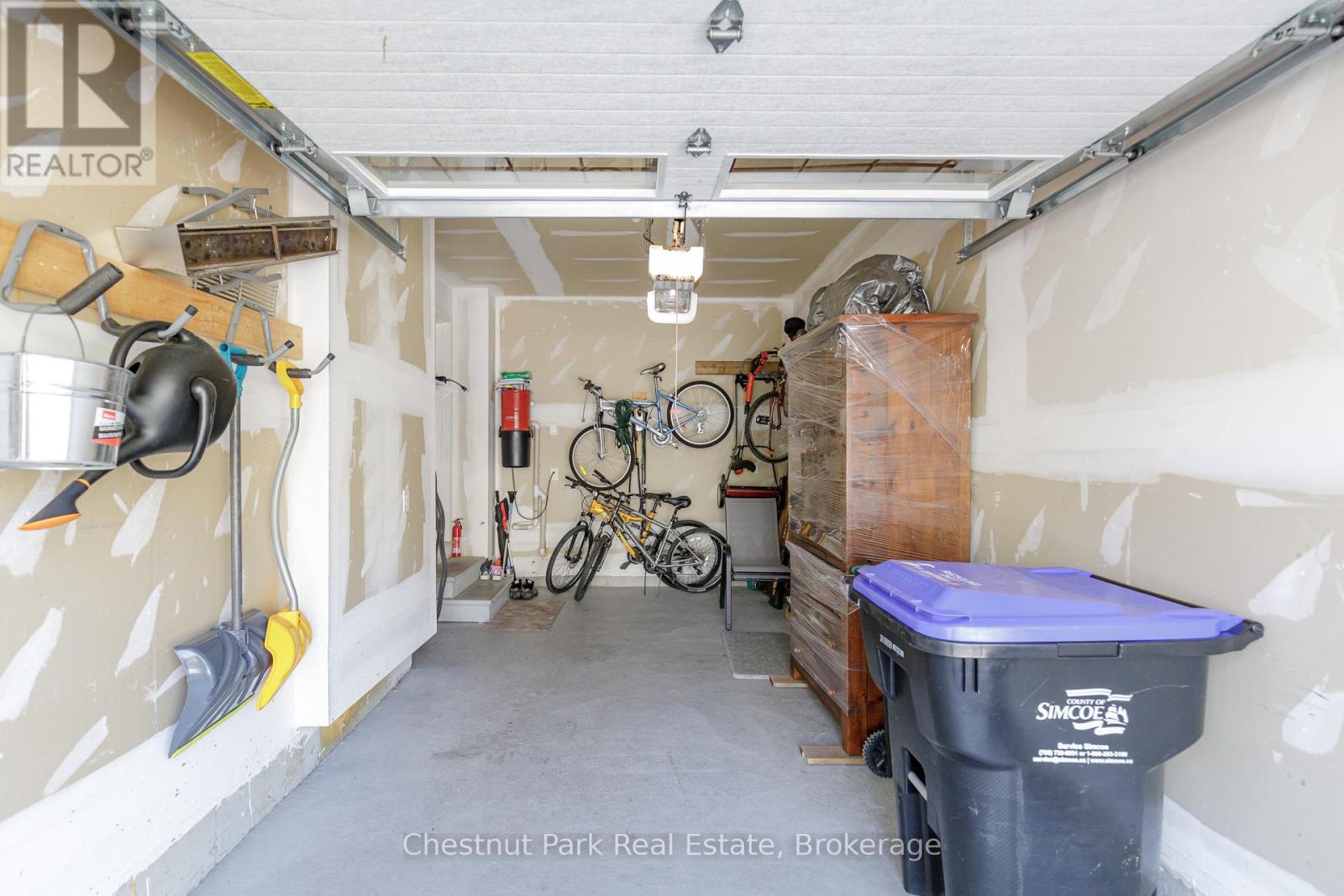 18 GREGORY AVENUE - 32