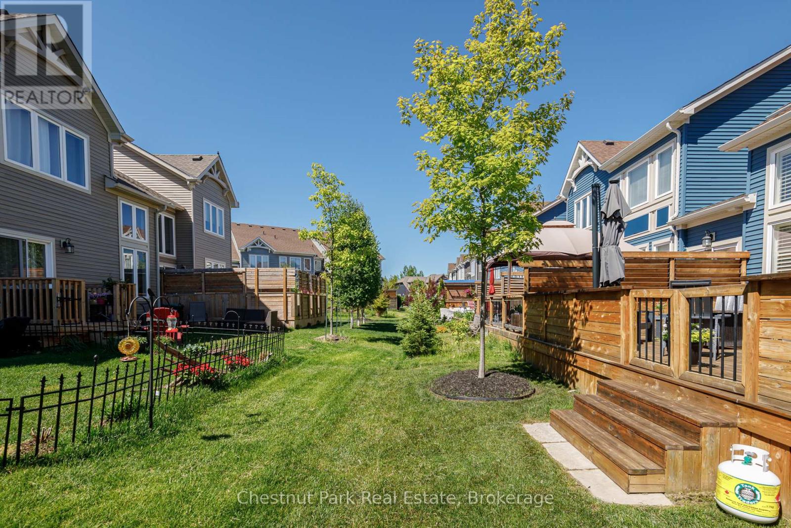 18 GREGORY AVENUE - 33