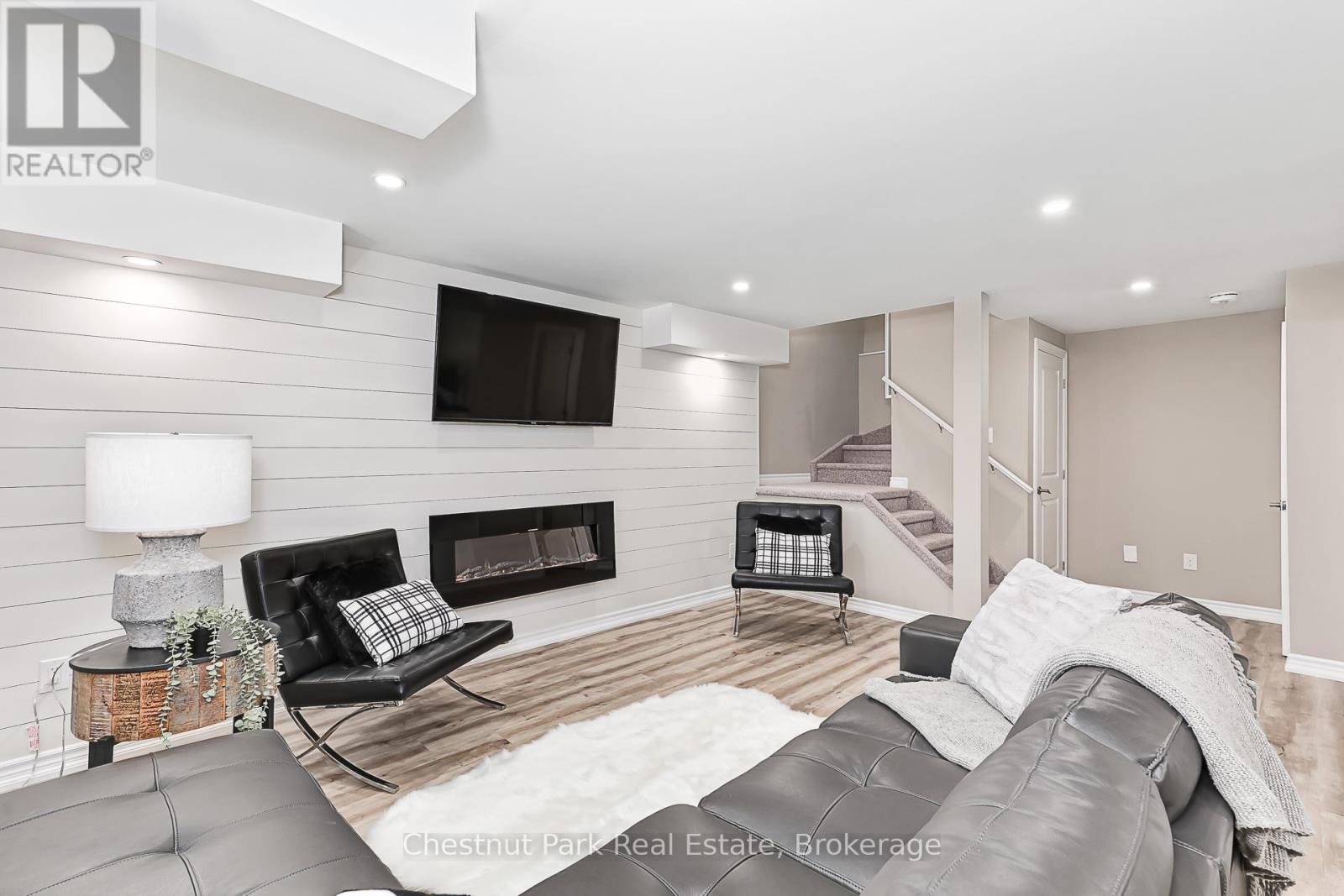 18 GREGORY AVENUE - 29