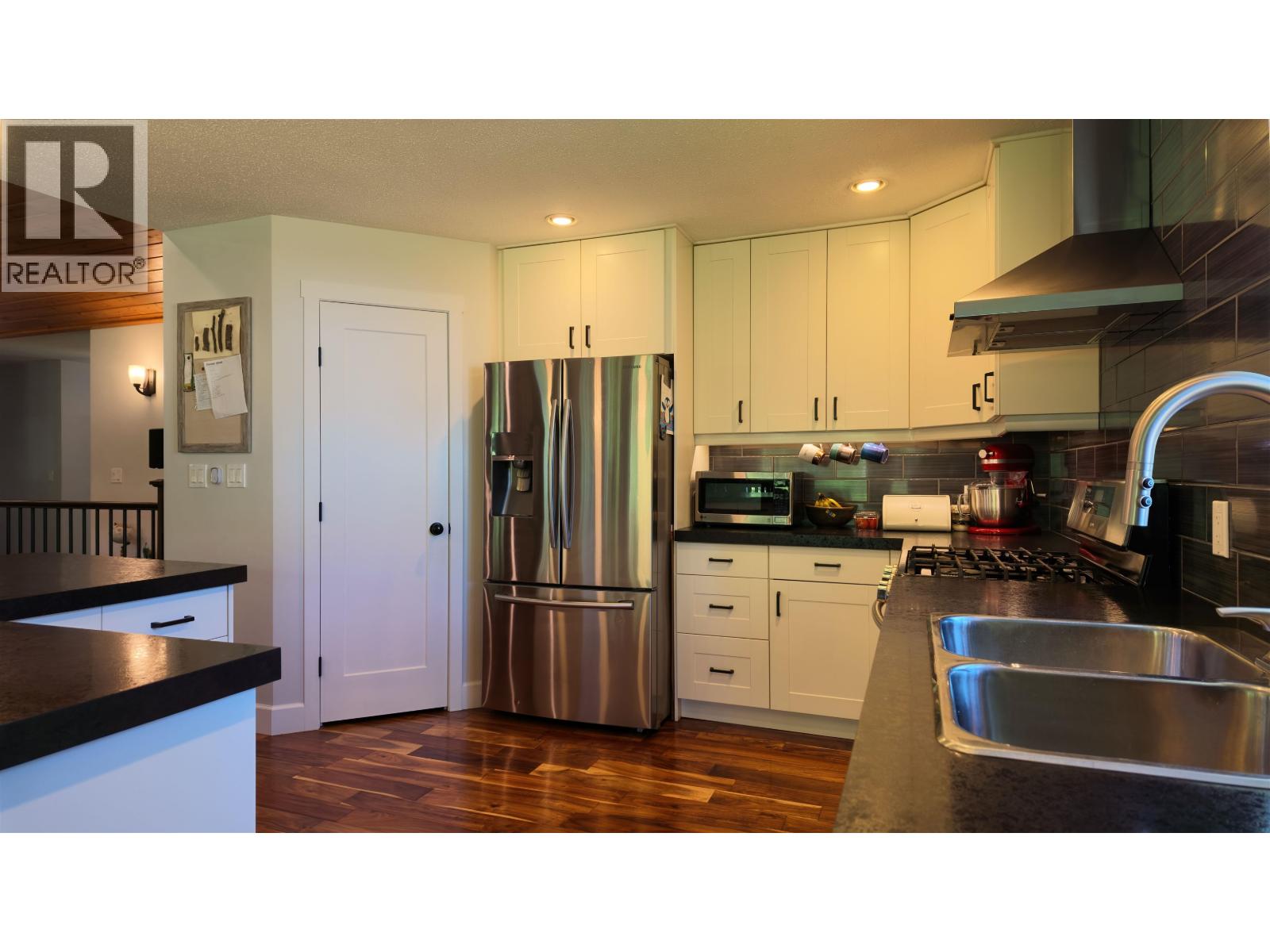 2216 MCTAVISH ROAD - 14