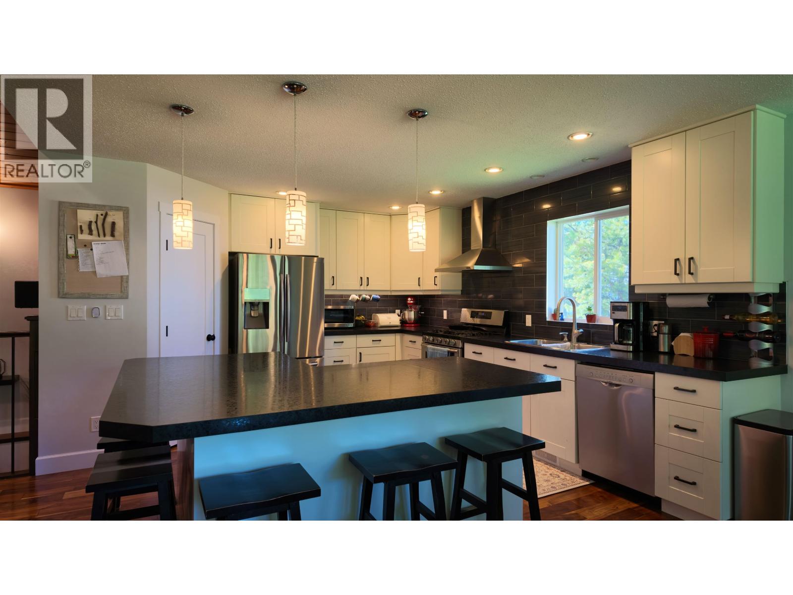 2216 MCTAVISH ROAD - 15